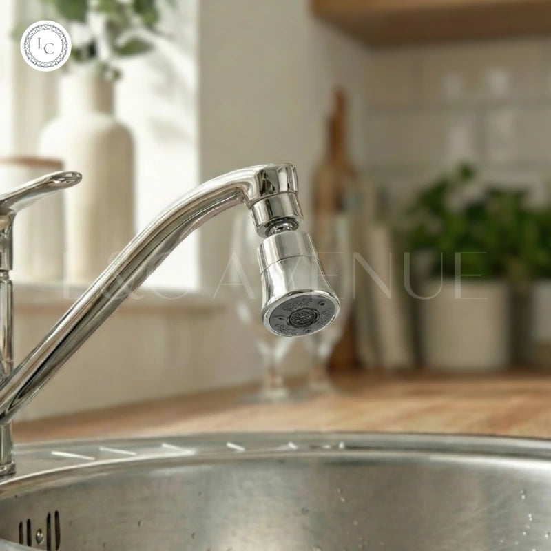 Tête de robinet orientable AeraBoost Mini installée sur mitigeur cuisine - Embout compact 5 modes